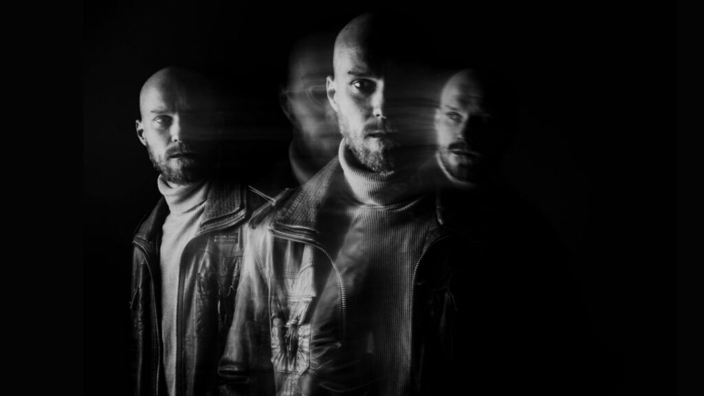 Homem com varias identidades masculinas