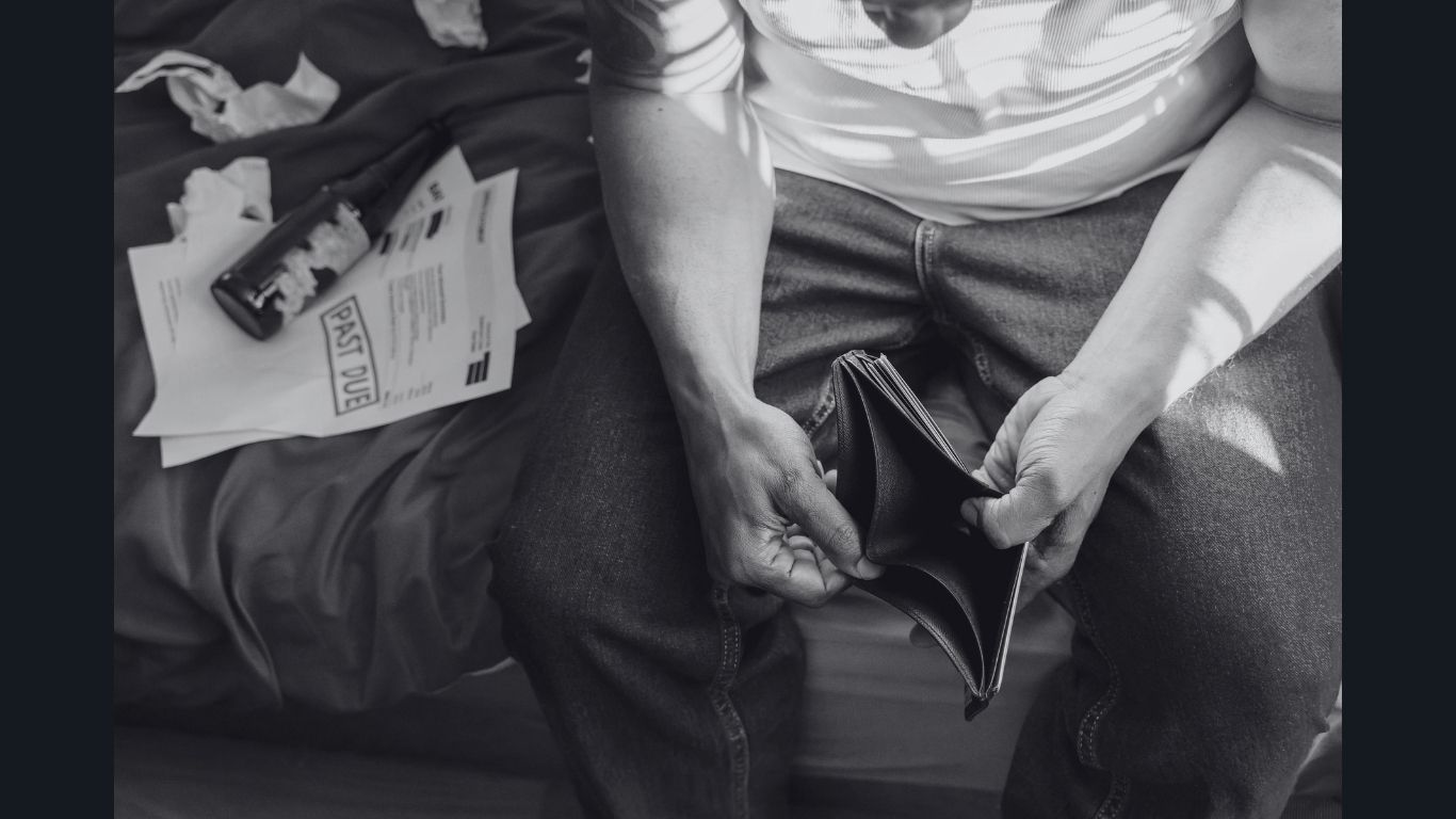 Responsabilidade financeira masculina: o homem que não assume a própria vida continua quebrado